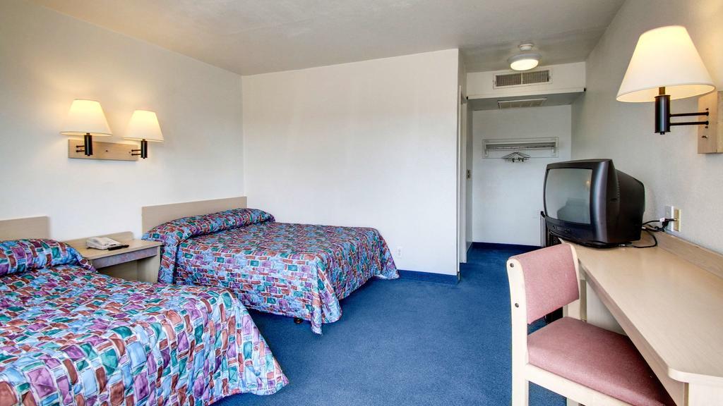 Motel 6 Des Moines South - Airport Exterior photo