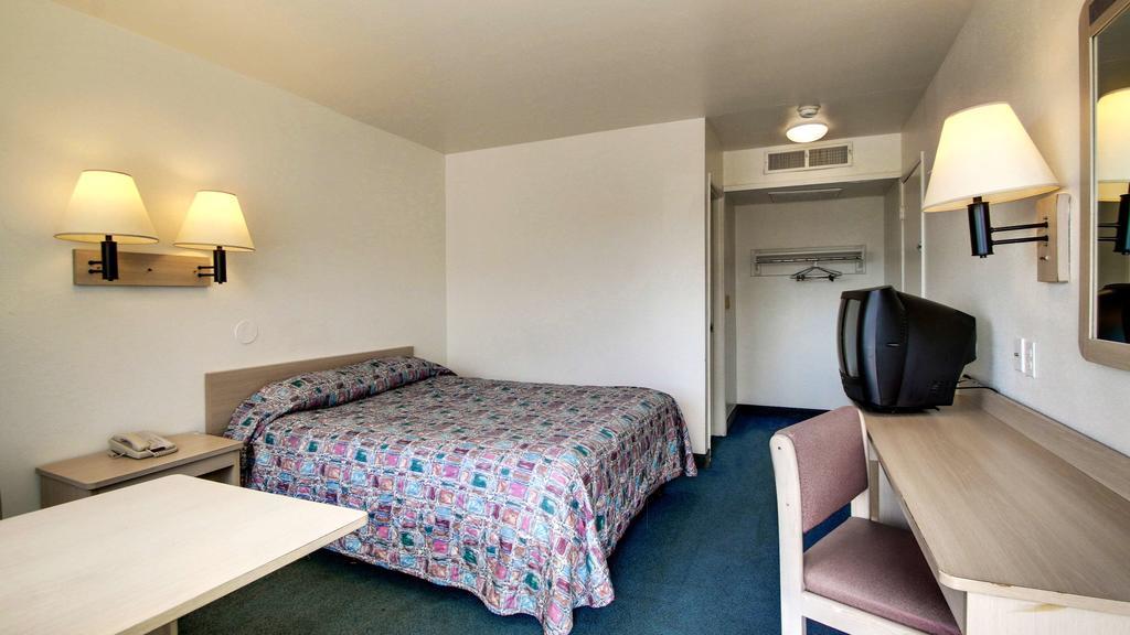 Motel 6 Des Moines South - Airport Exterior photo